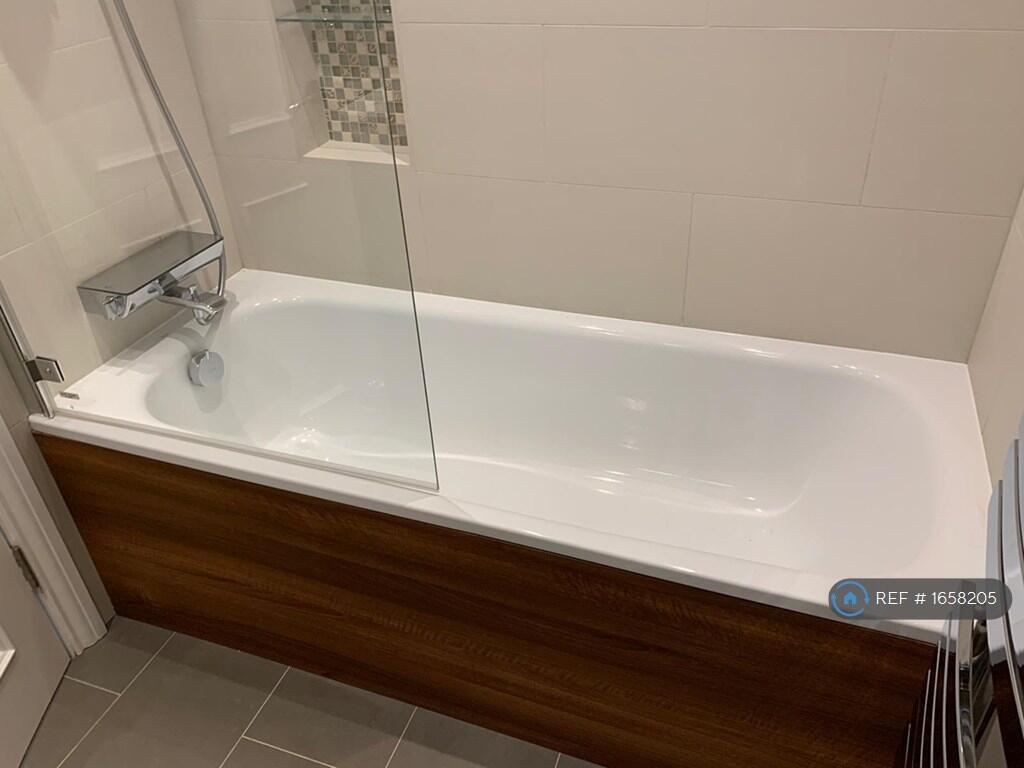 2 bedroom maisonette for rent