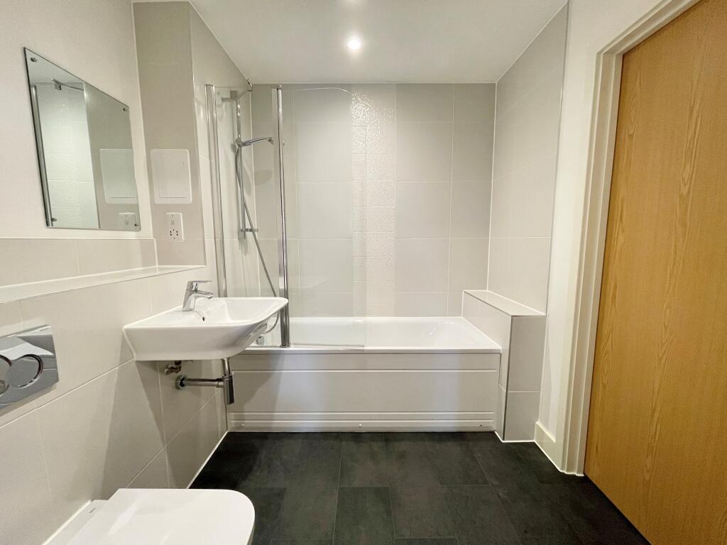 Apartment in Redhill - View 4