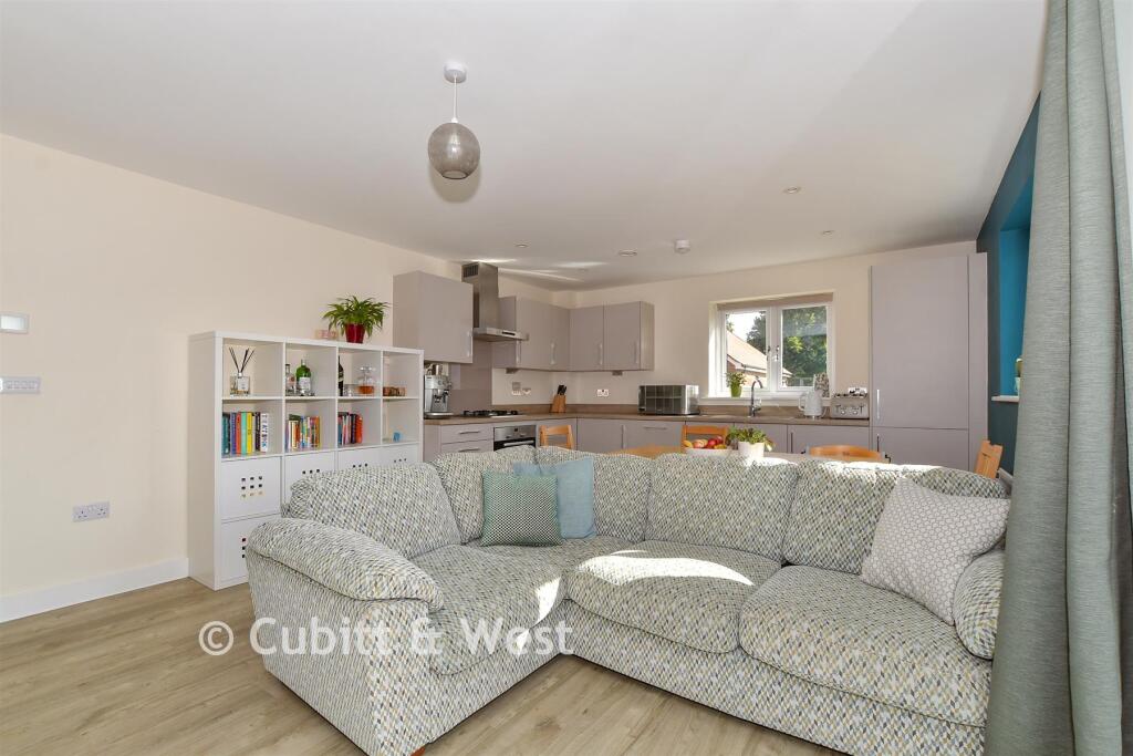 Apartment in Horsham, Colgate - View 5