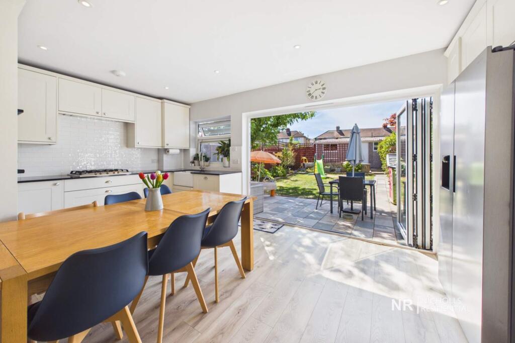 House in Sutton - More