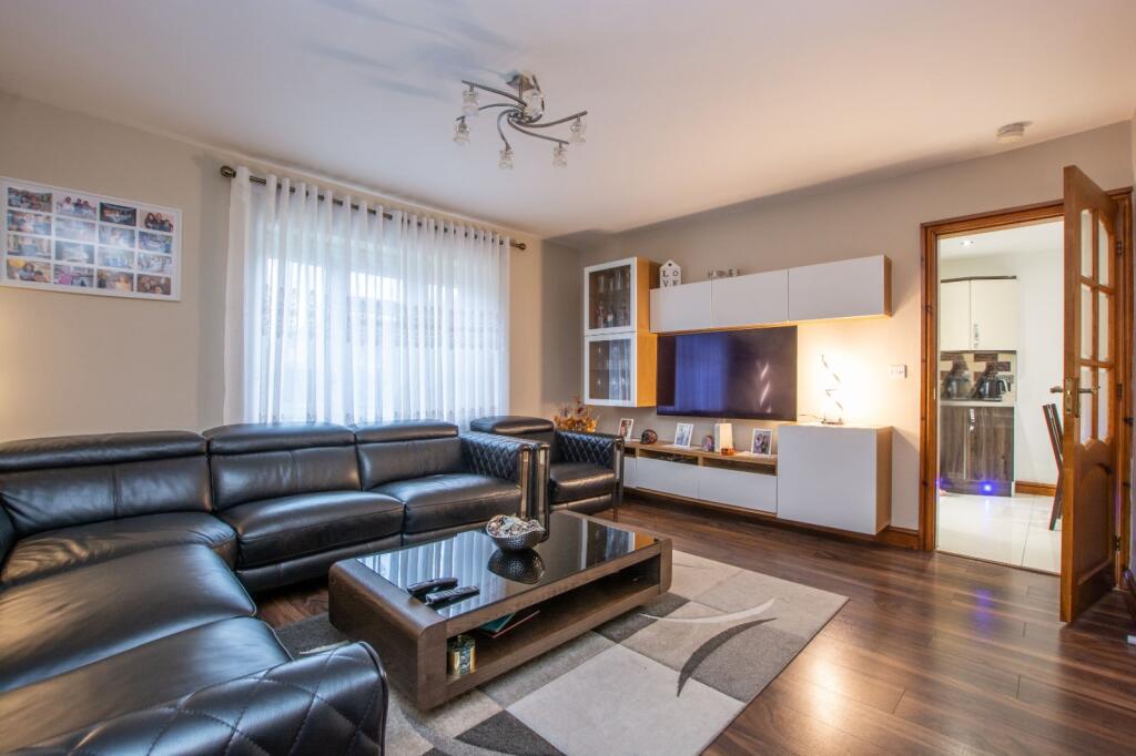 House in Leeds, West Yorkshire - View 2