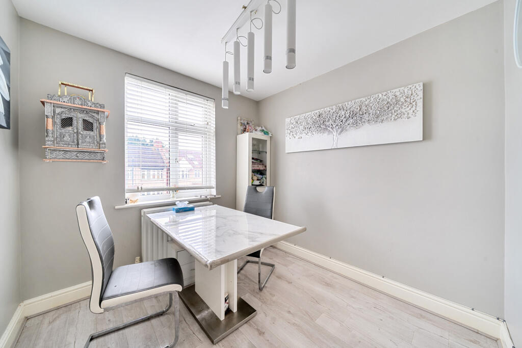Apartment in London - View 5
