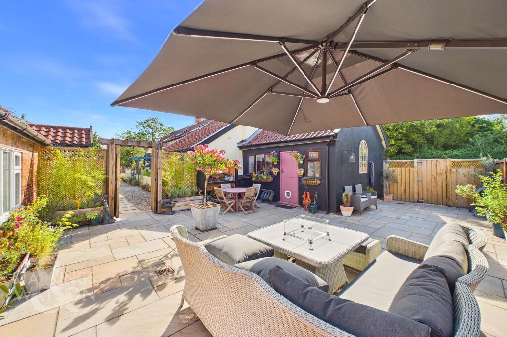 New Buckenham Road, Banham, Norwich photo 4