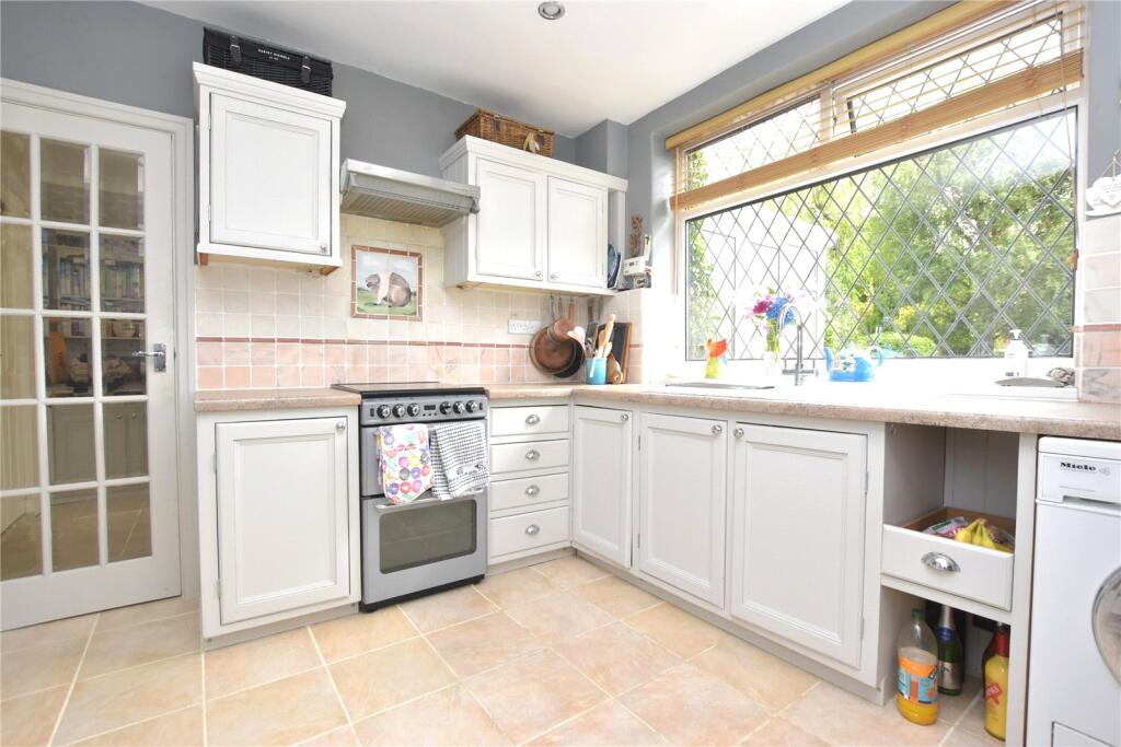 Lulworth Crescent, Leeds, West Yorkshire photo 3