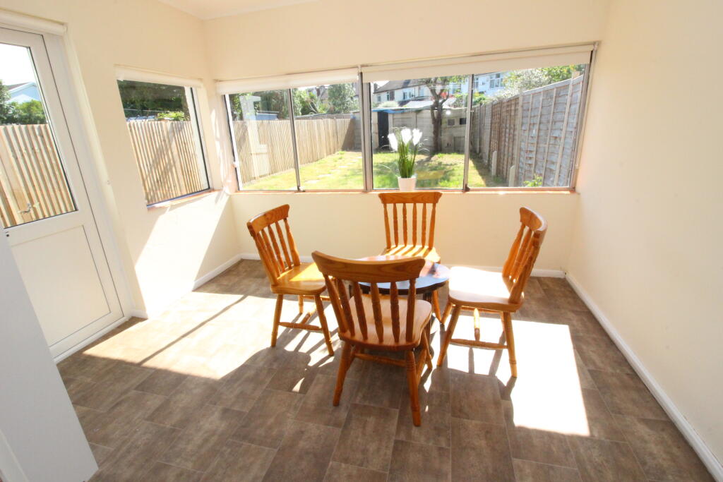 House in Kingston upon Thames - More