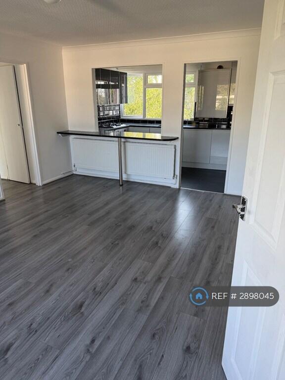 Apartment in Ilford - View 5