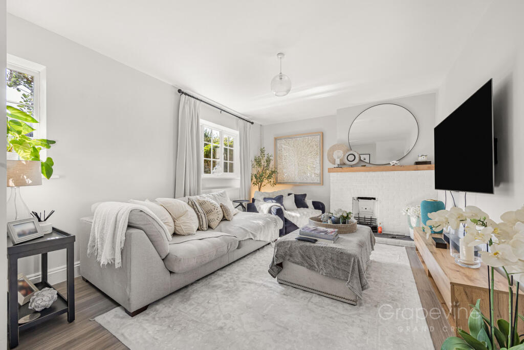 House in Twyford, Wokingham - More