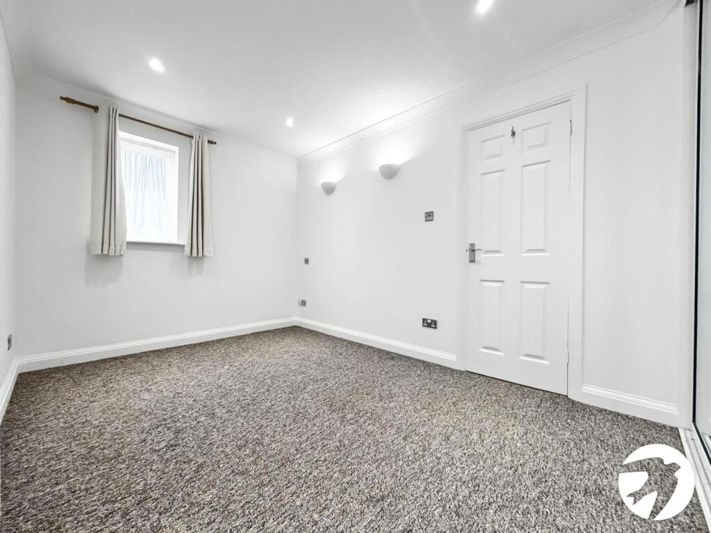 House in Dartford, Temple Hill - More