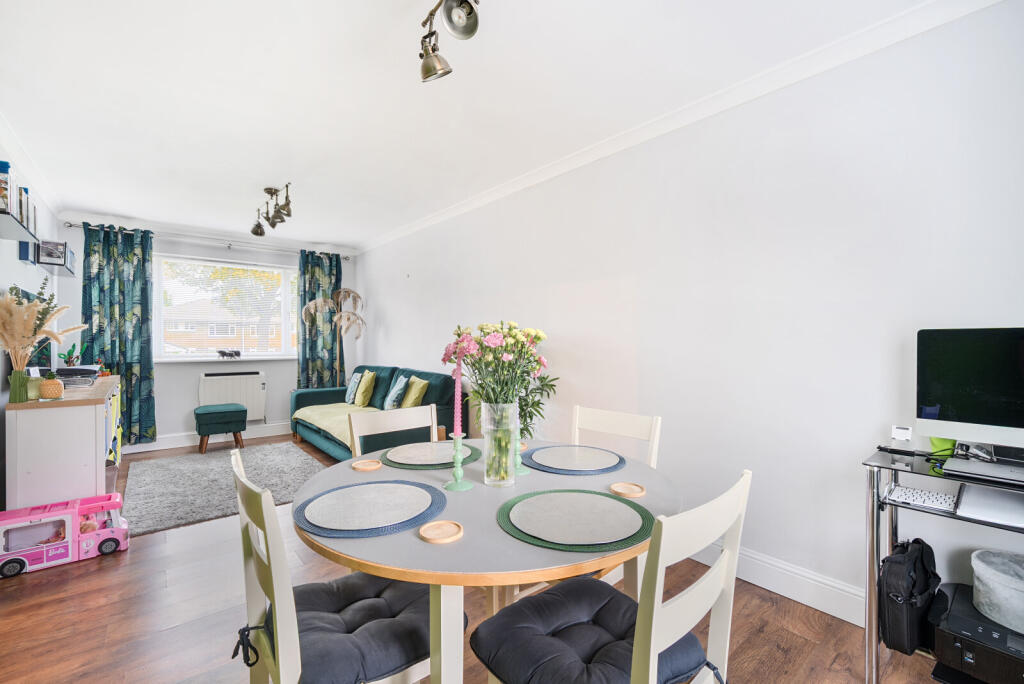 Proctor Gardens, Great Bookham, KT23 photo 2