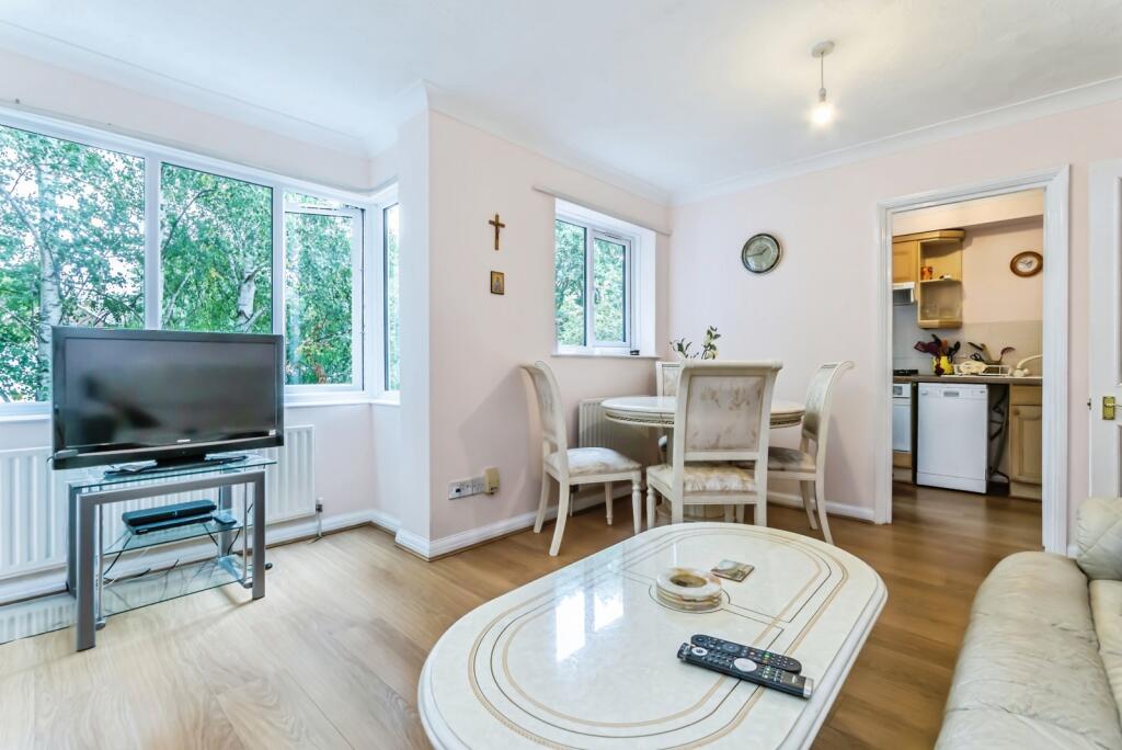 Apartment in Croydon - View 5