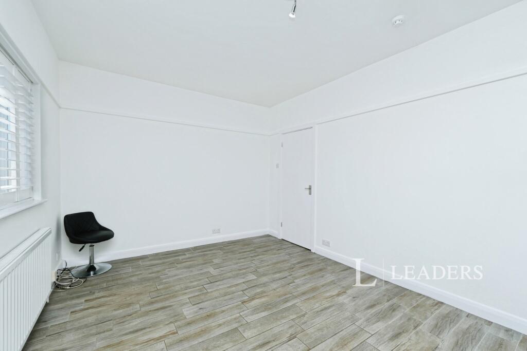 Apartment in Bromley - View 5