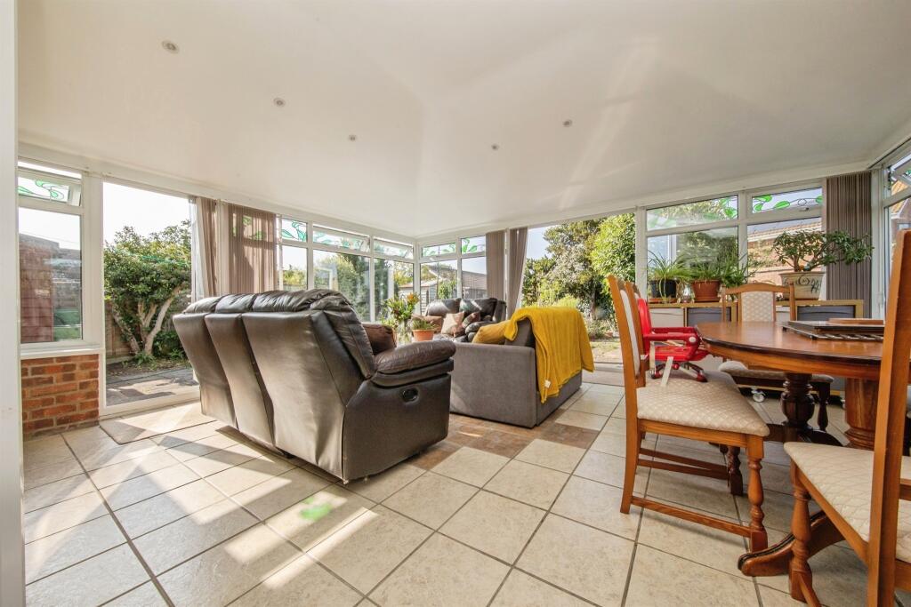 Holmwood Close, Clacton-On-Sea photo 3