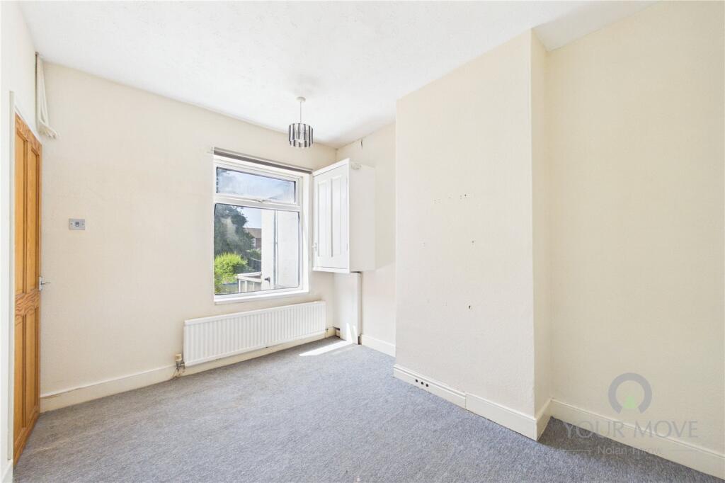 House in Northampton, Kingsley Park - More