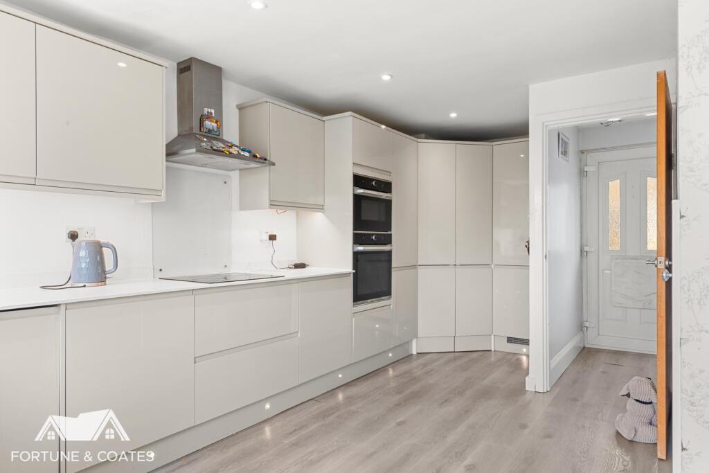 House in Harlow, Brays Grove - View 2