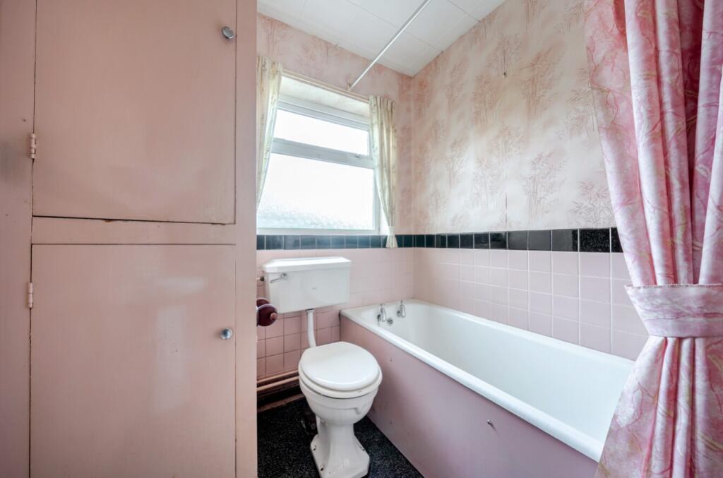 House in Grimsby, New Waltham - More