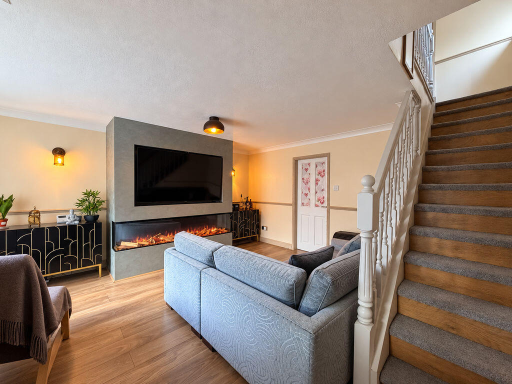 House in South Staffordshire, Great Wyrley - More