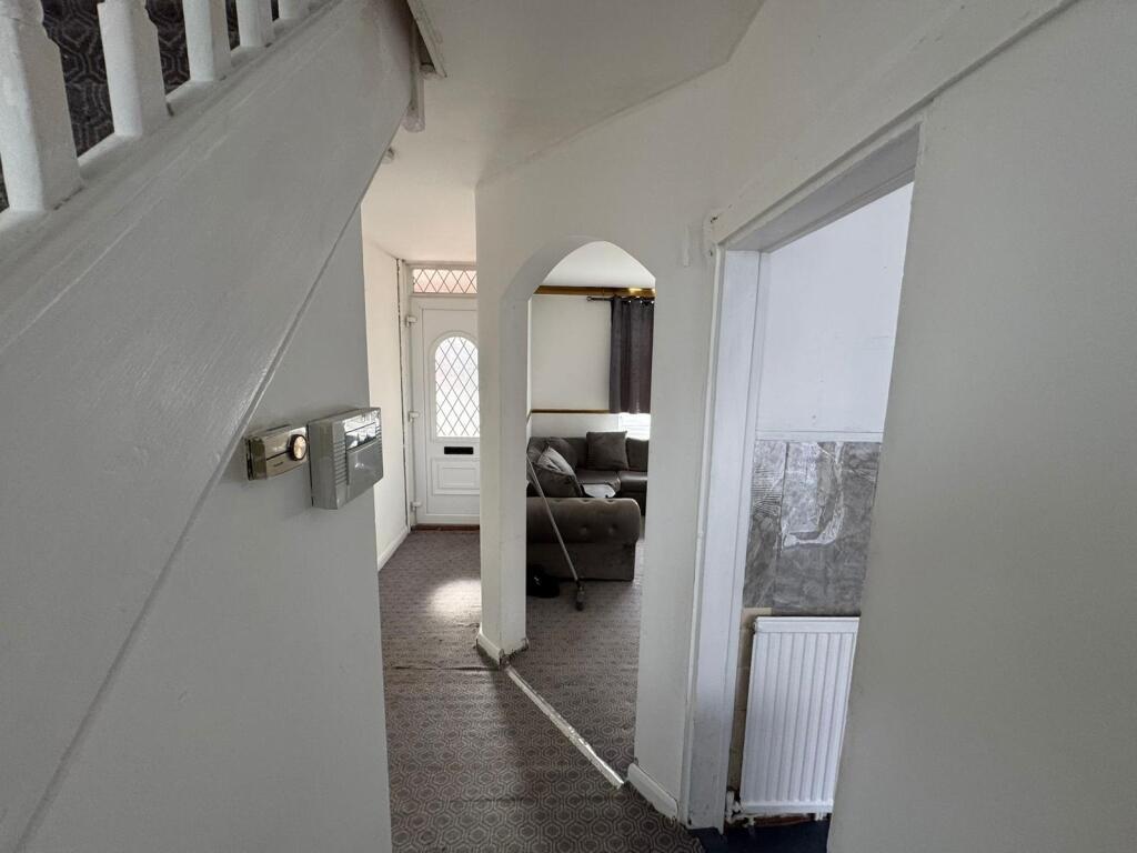 House in London, Becontree Heath - More