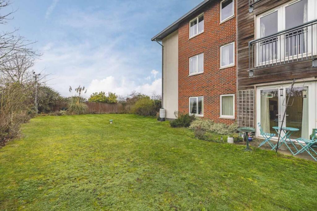 Forest Close, Wexham, Slough, SL2 photo 2