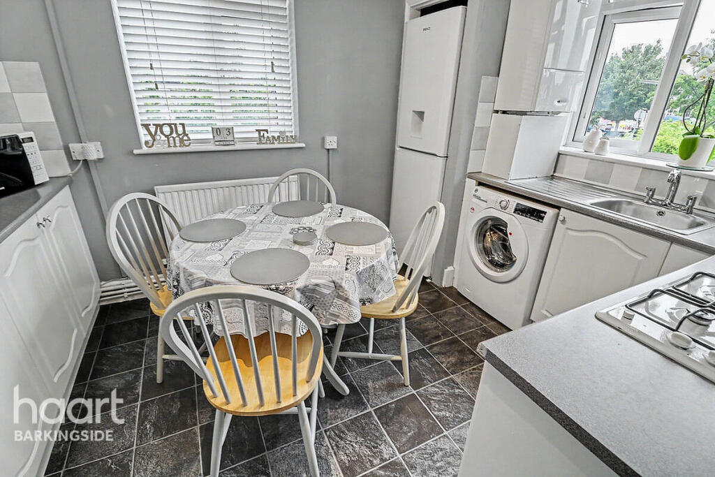 Claybury Broadway, Clayhall - View 3