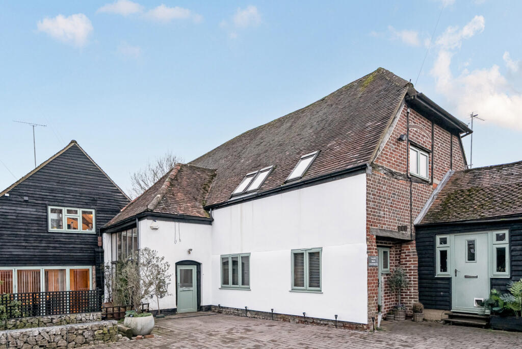 Main image of property: Low Lane, Calcot, Reading, Berkshire, RG31