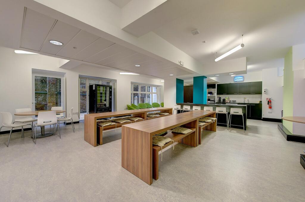 8 storeys gate 375025 kit1.jpg