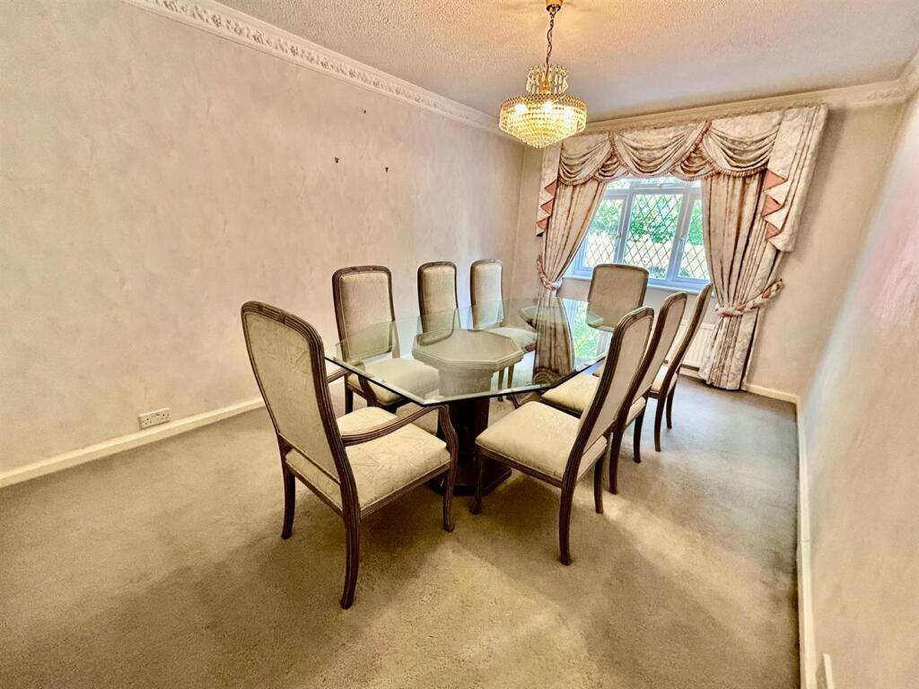House in Hertsmere, Hertfordshire - View 4