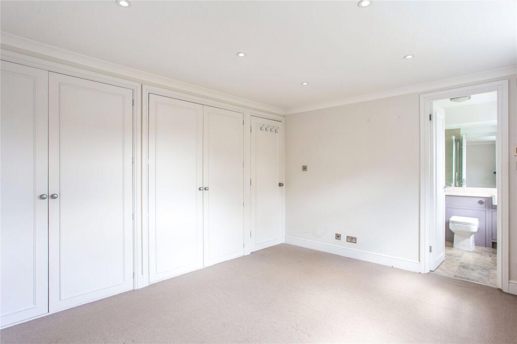 Apartment in London - View 5