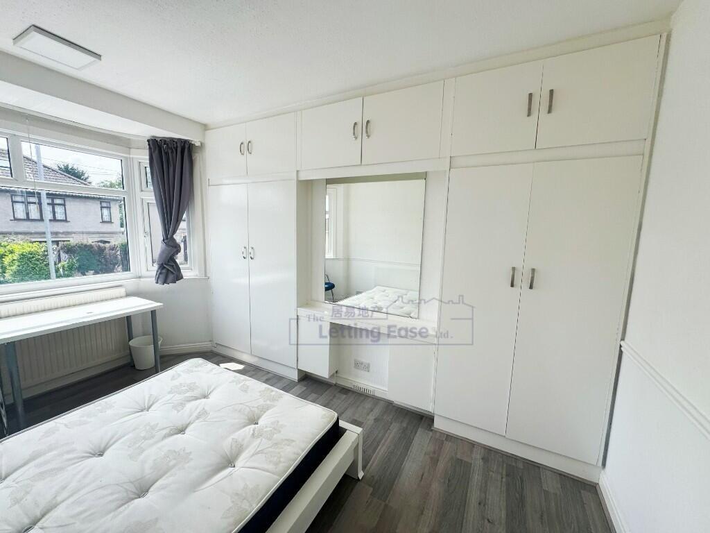 4 bedroom semi-detached house for rent