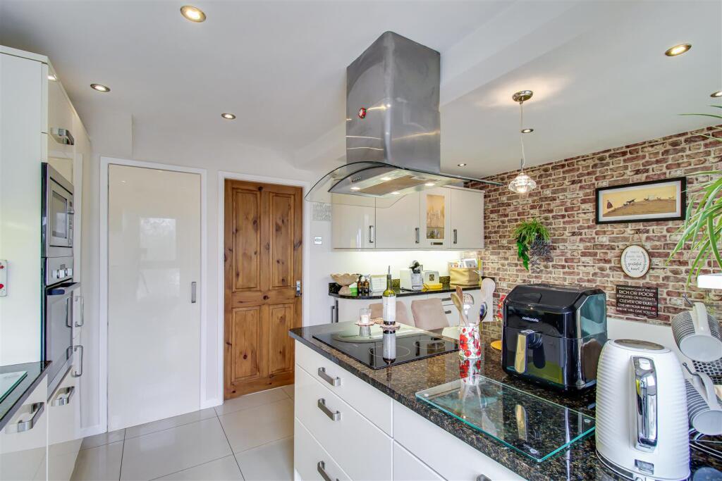 House in Wakefield - View 3