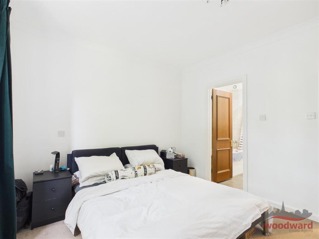 Apartment in London - More