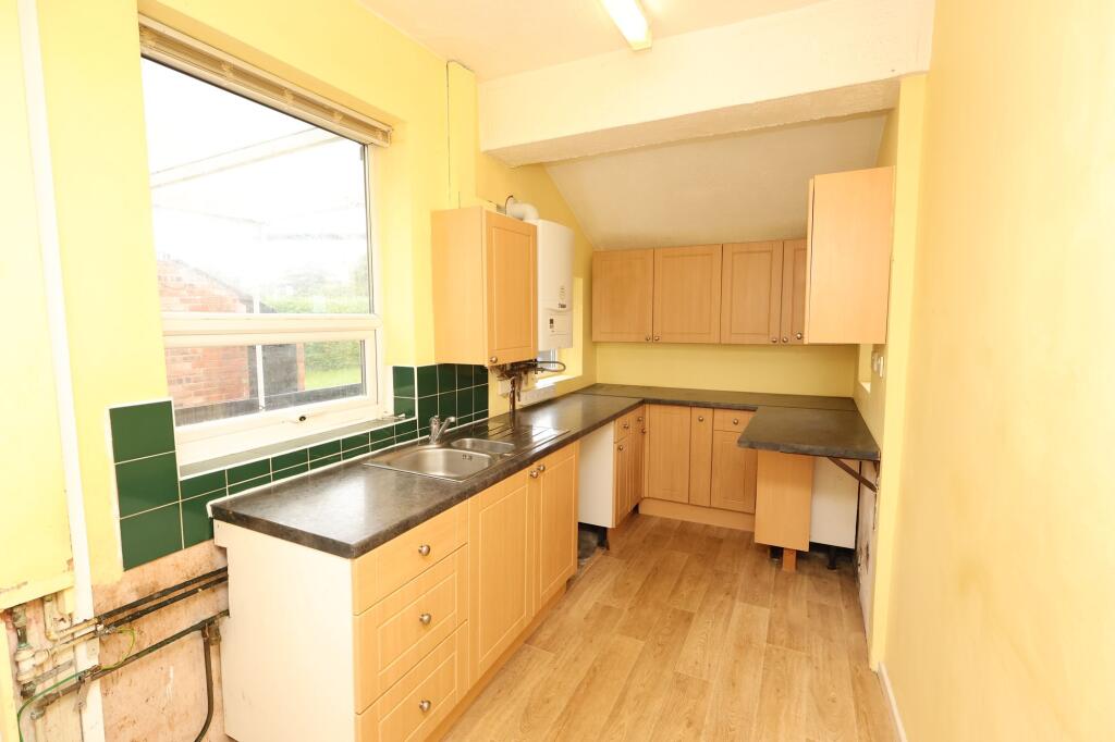 Westwood Road, Stretford, M32 – další