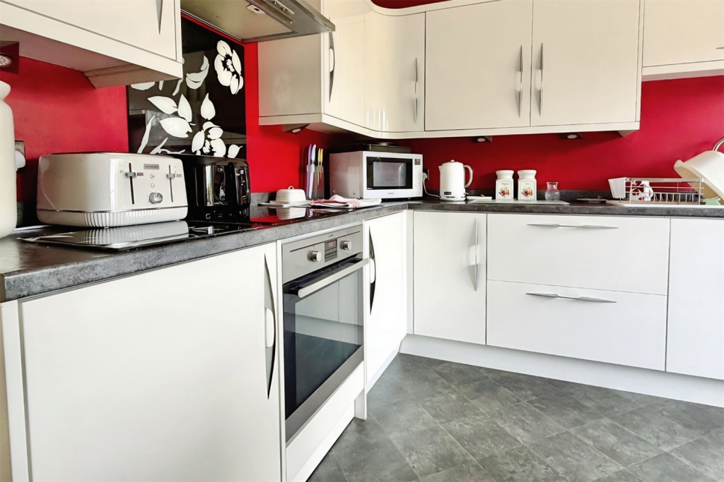 9 Rivergreen Crescent, Bramcote, NG9 3EQ - More
