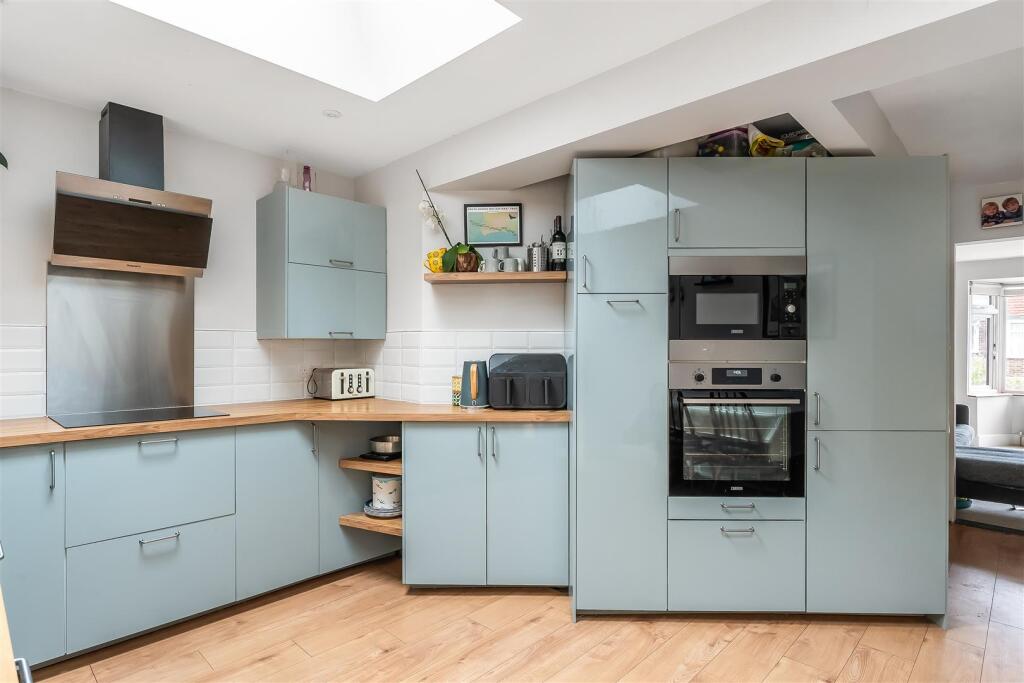 House in Tandridge, Oxted - More