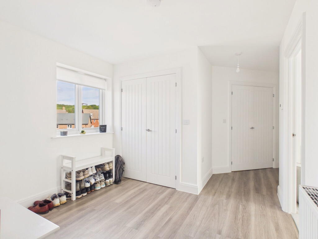 Apartment in Horsham, Old Holbrook, North Horsham - More