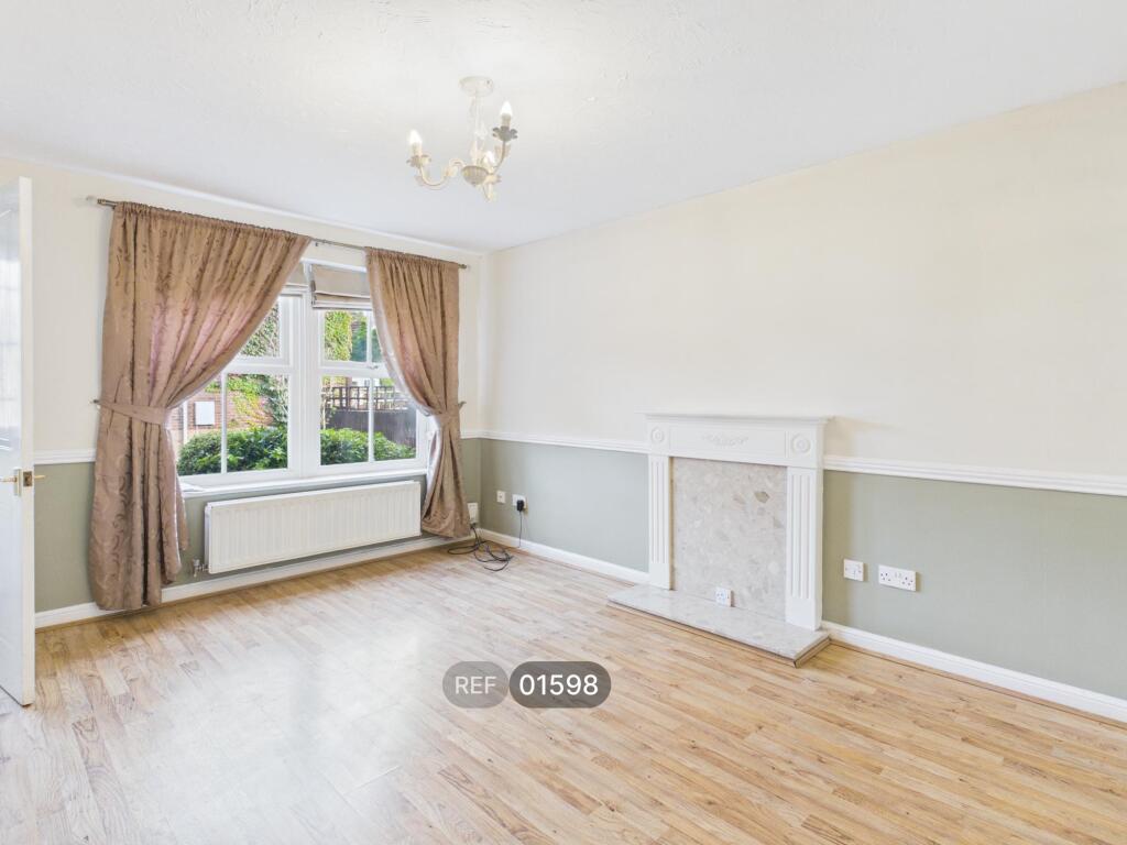House in Hull - View 4