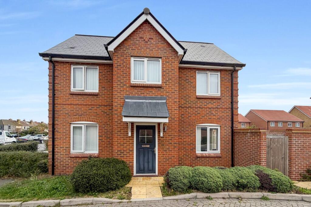 3-bed semi-detached on Greensleeves Road, Rainham, Gillingham, ME8, £425,000