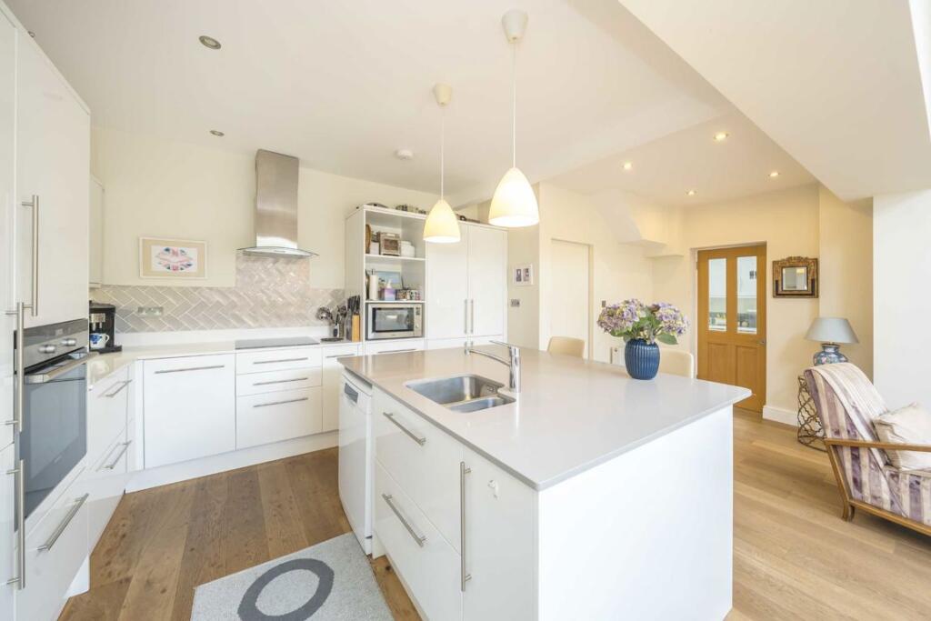 House in Twickenham - View 3