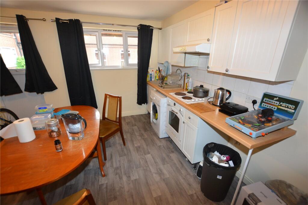 Lanchester Gardens, Worksop, Nottinghamshire, S80 photo 2