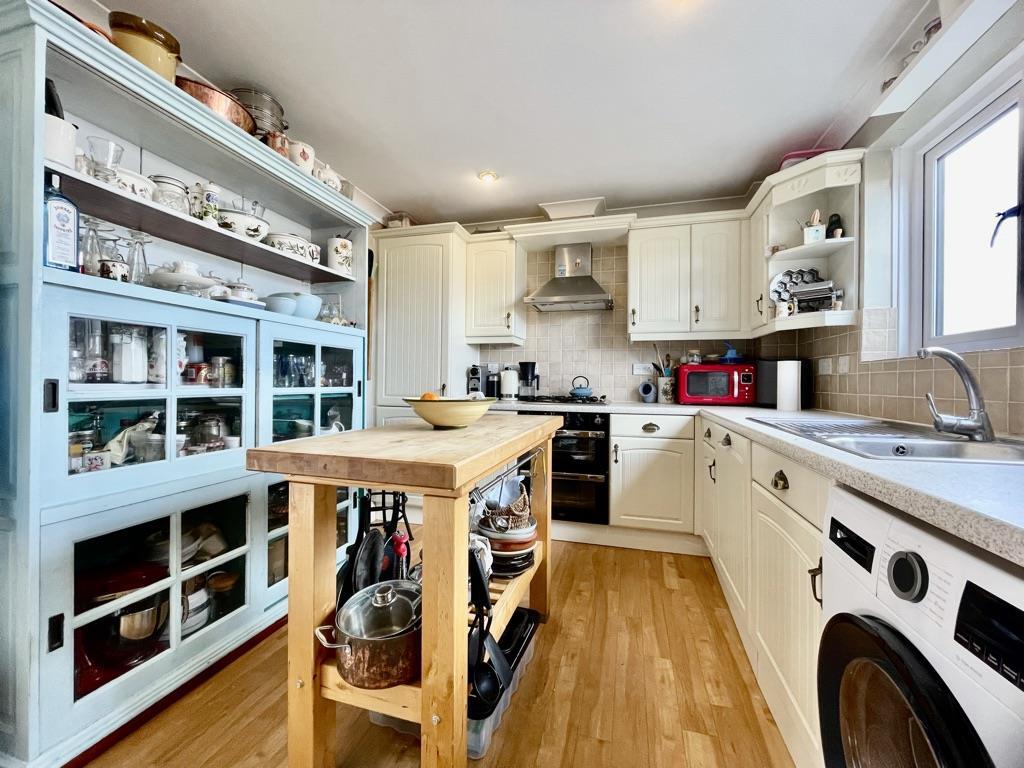 Waterside Close, Faversham photo 4