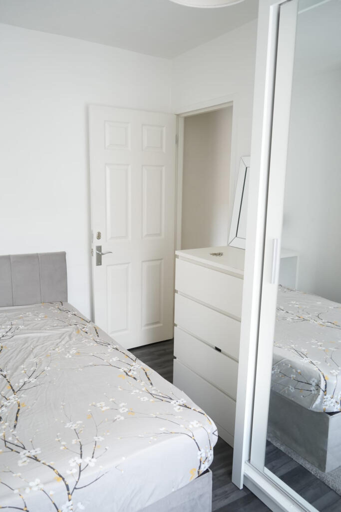 House in Romford - More