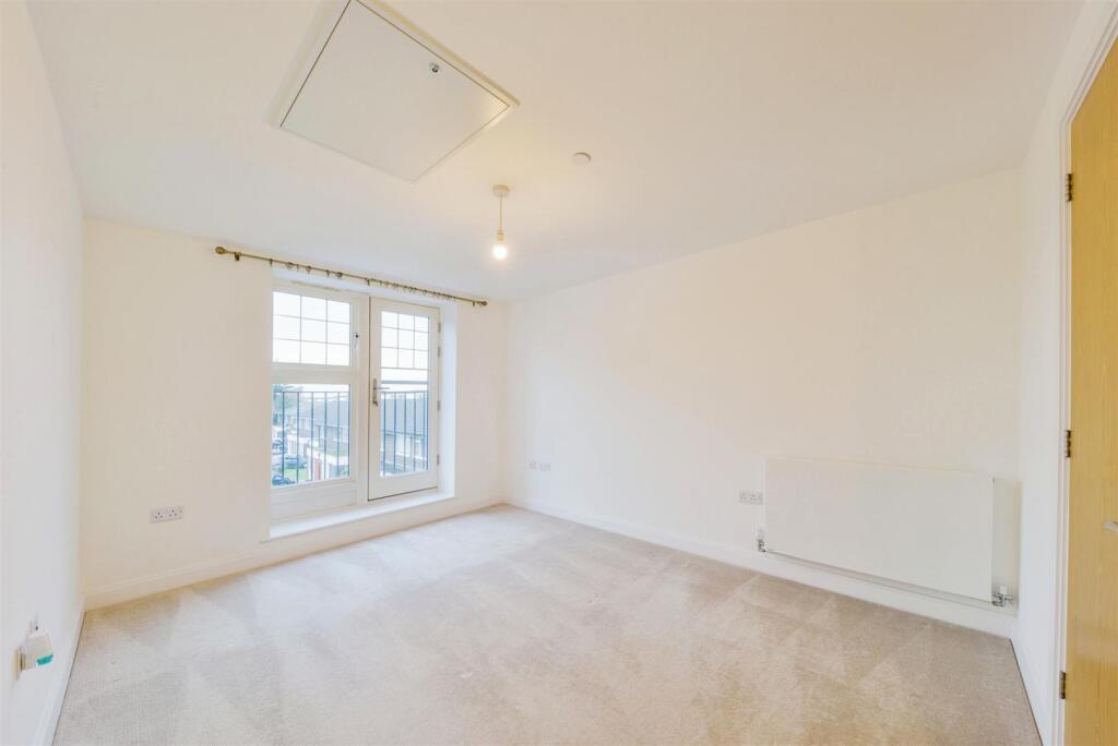 Apartment in St Albans - View 4