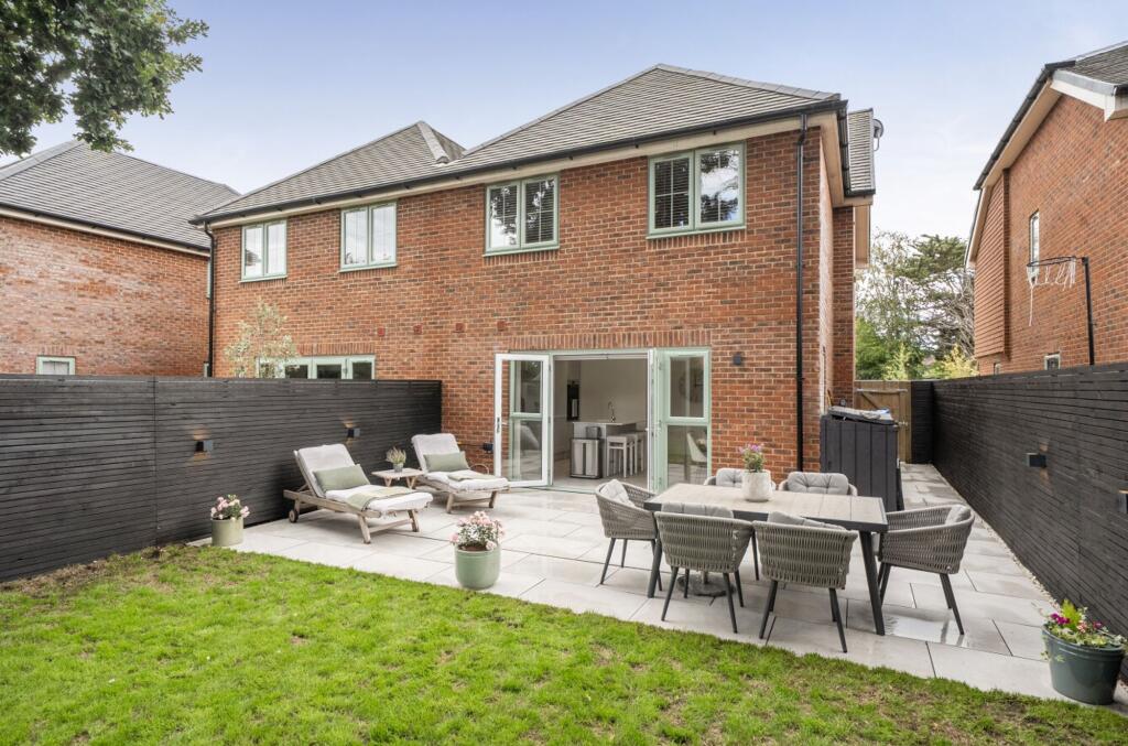 House in Portsmouth - More