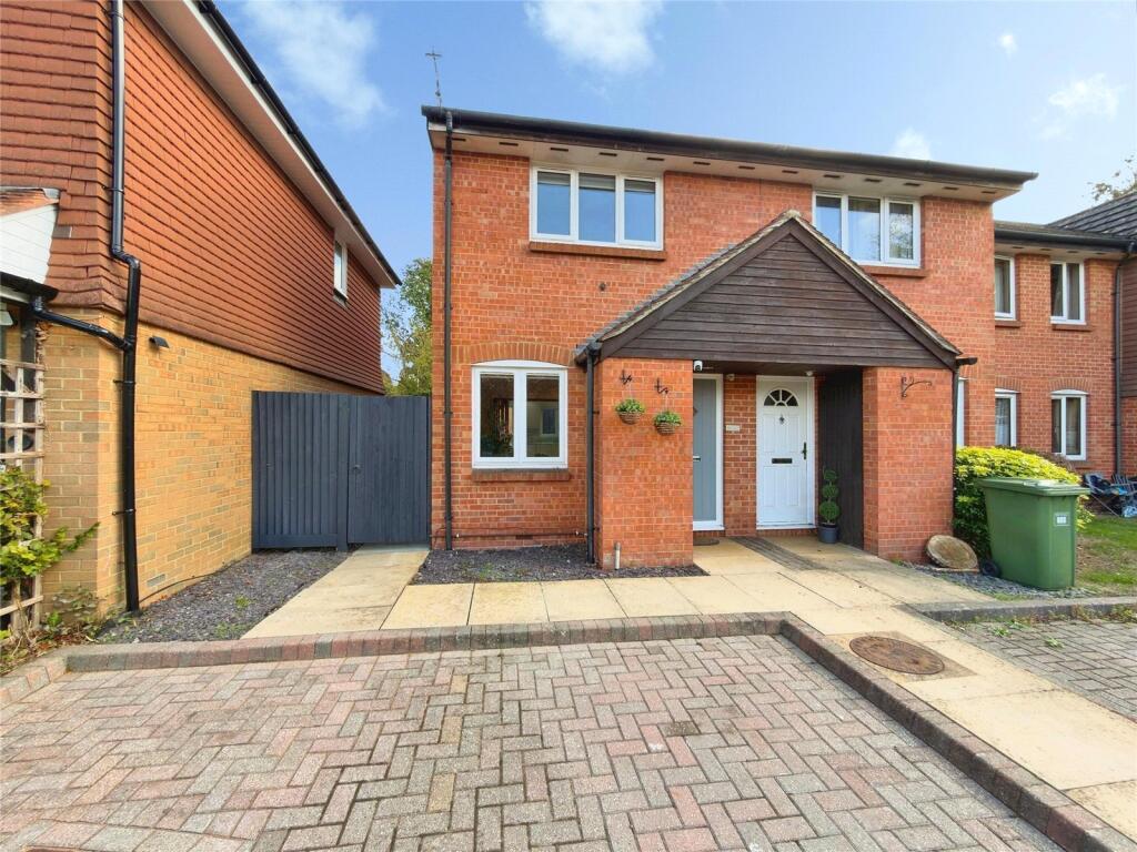 2-bed terraced on Portia Grove, Warfield, Bracknell, Berkshire, RG42, £425,000