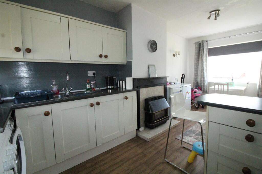 House in Wakefield - View 3