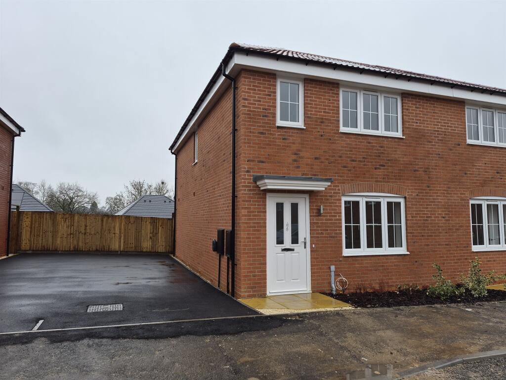 3-bed semi-detached on Lewsley Drive, Somercotes, Alfreton, £70,500