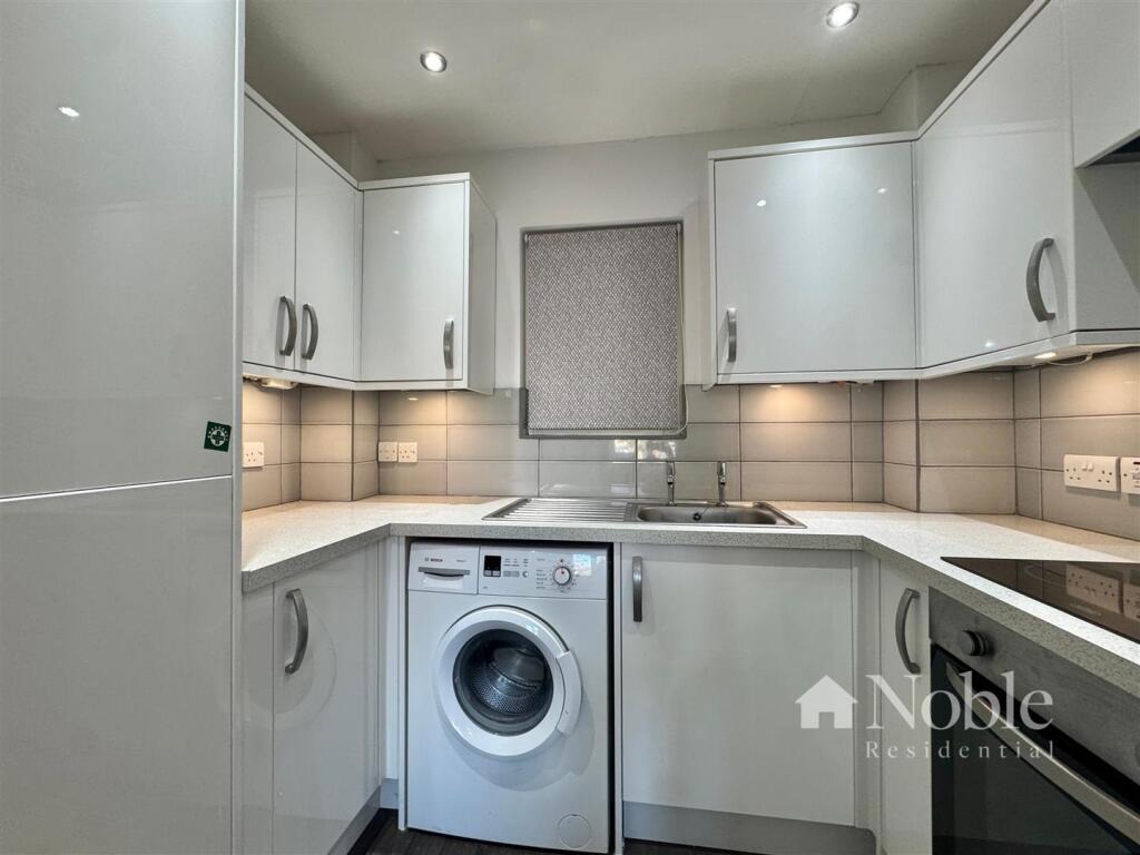 Queenswood House, Eastfield Road, Brentwood photo 3