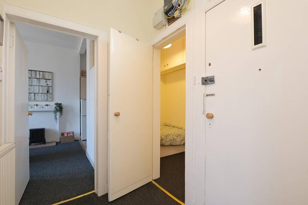Apartment in Edinburgh, Morningside - View 5