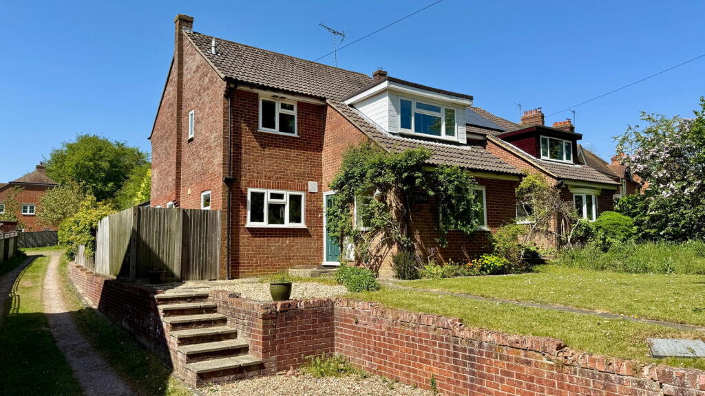 3-bed detached on Churn Road, Compton, Newbury, RG20 6PP, £615,000