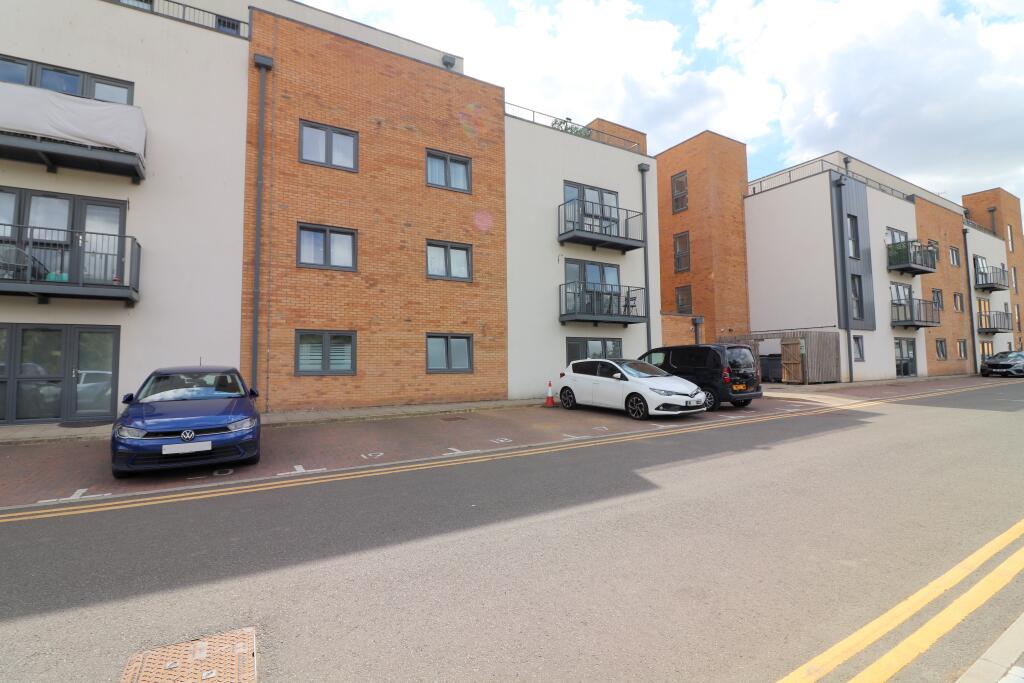 Main image of property: Juneberry Apartments, Cypress Road, Luton, LU1 4FZ