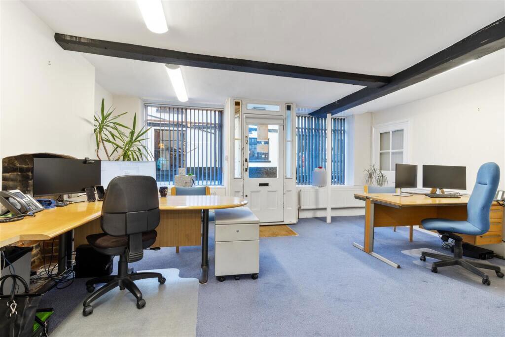 Main image of property: College Street, Petersfield, Hampshire, GU31 4AD